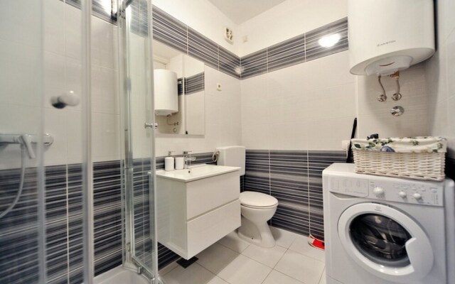 Feel Center Apartments.