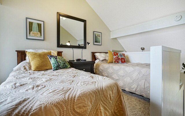 Sealodge H5 2 Bedroom Condo