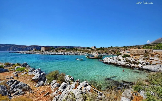 Studio in Gialia, With Wonderful sea View and Enclosed Garden