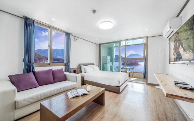 Tongyoung MartisBeach Pension