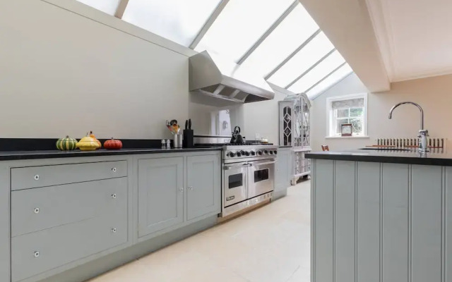 Earl's Court Square XI by Onefinestay
