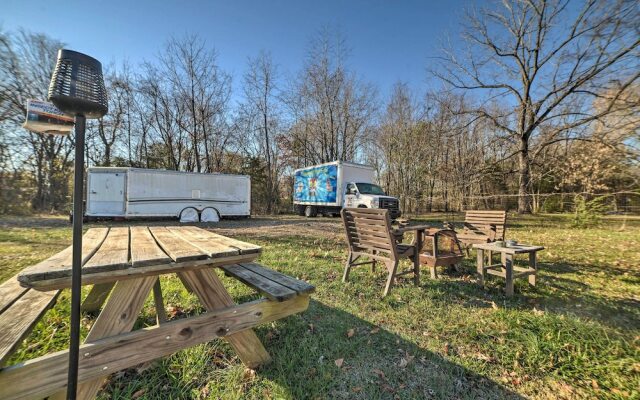Clarksville Retreat: Half Mile to Fort Campell!
