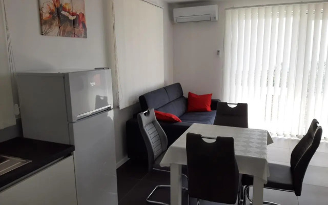 Seaview APARTMENTS HOJA