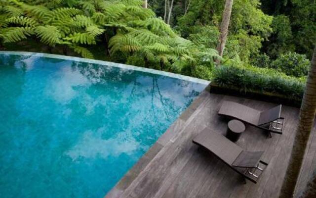 Villa Naga Putih