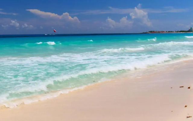 Luxury beachfront villa at Nizuc