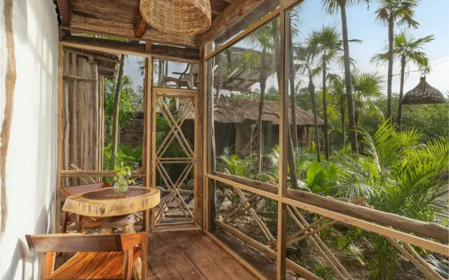 Yaxchen Tulum Cabañas & Cenote