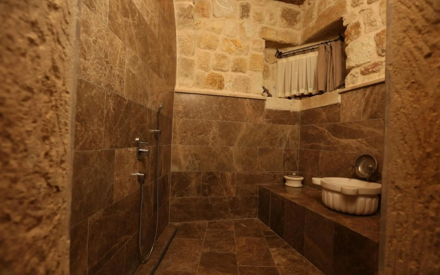 Acropolis Cave Suite