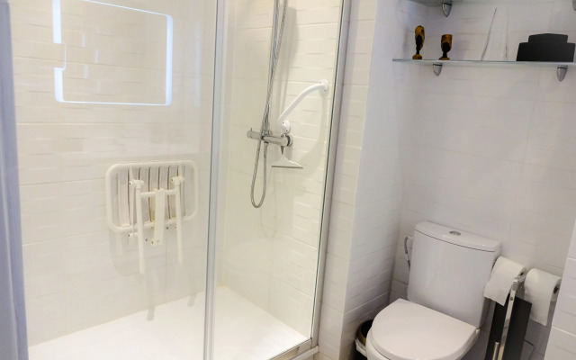 Le Pytheas Vieux Port Marseille