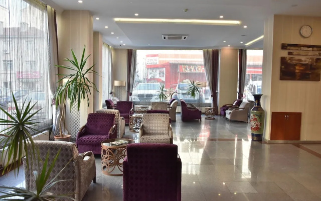Gold Ci̇ty Hotel