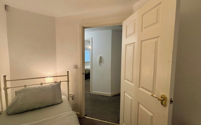 2 Bed Apartment-sleeps 4-free Parking