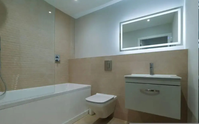 Luxury Manchester Apartment - Yellow