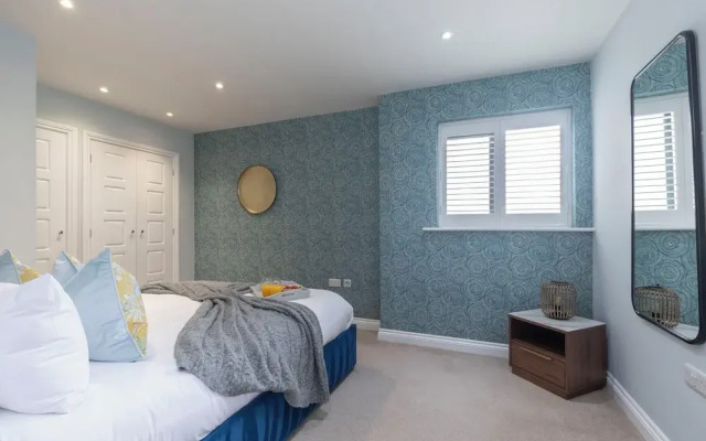 Elliot Oliver- Charming 1 Bed Apartment