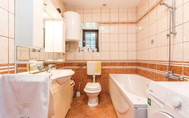 Nice Home in Praputnjak With 3 Bedrooms and Wifi