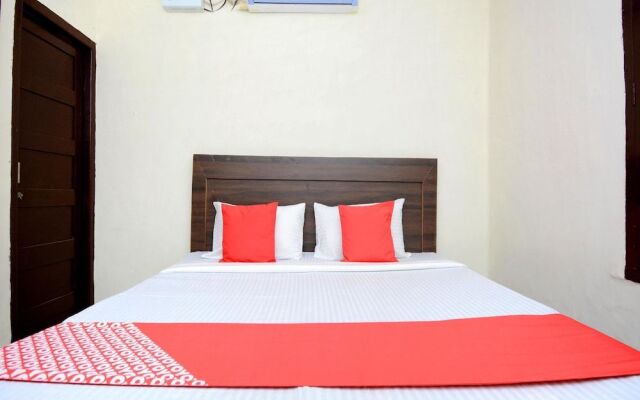 Oyo 30943 Hotel Tourist