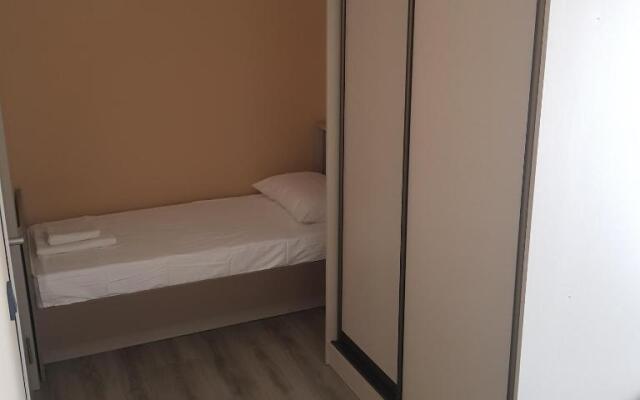 Черный слон Каштак (Сухум)