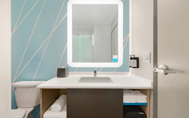 avid hotel Perry-National Fairground Area by IHG
