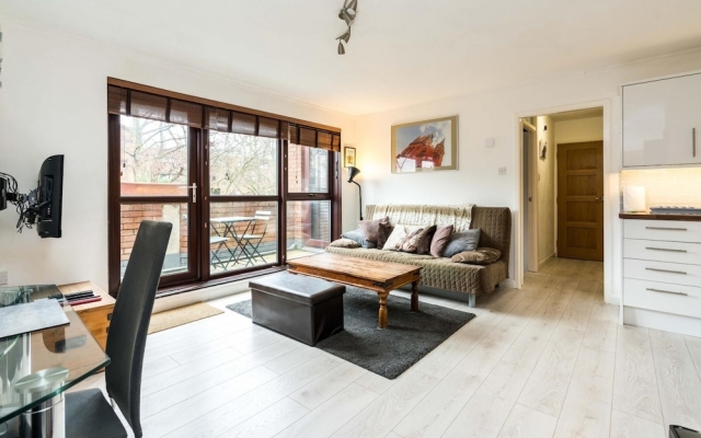 Luxury Islington Apartment with Balcony