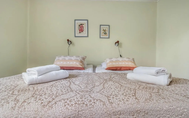 Spacious 3BR House - River View & Sauna