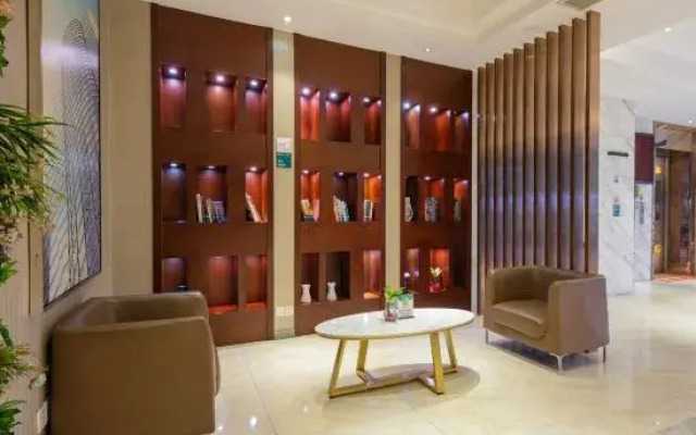 Haipeng Hotel (Shenzhen Xixiang Metro Station)