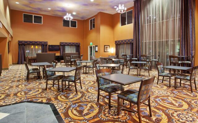 Holiday Inn Express & Suites Sacramento NE Cal Expo by IHG