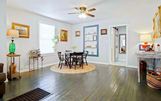 2BR Cozy House Near Plaza District