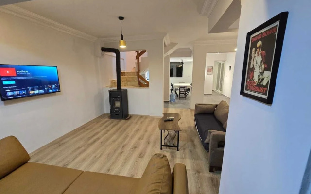 VILLA OLINDA 4 BED with huge garden