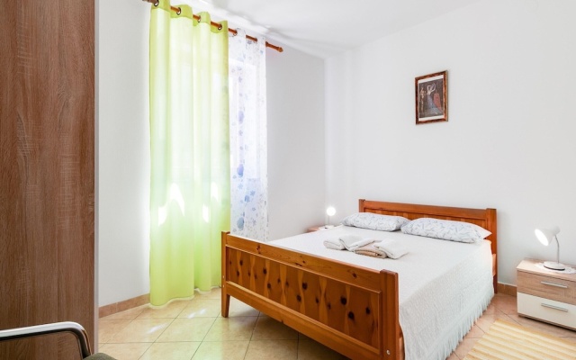Secluded Apartment in Poreč with Garden