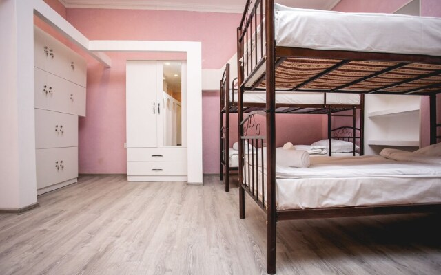 Sherlock Holmes Hostel Baku