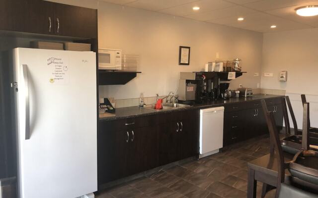 R & R Lakeview in Hardisty