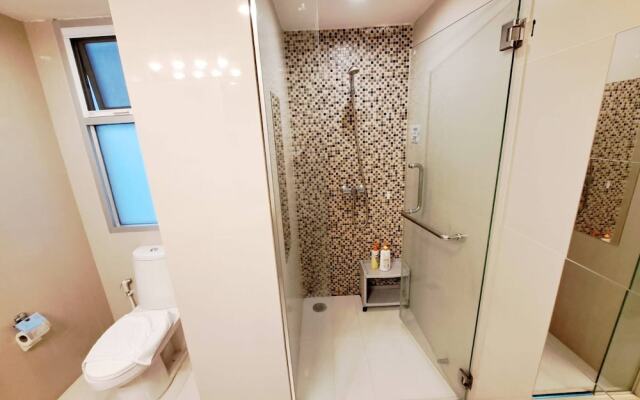 6D - 3 Bedroom Downtown Apartment With Shared Pool