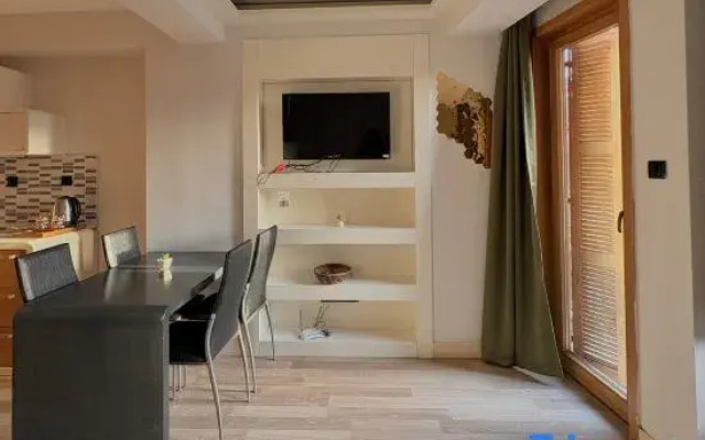 Taksim Square—1BR Deluxe Suite 04