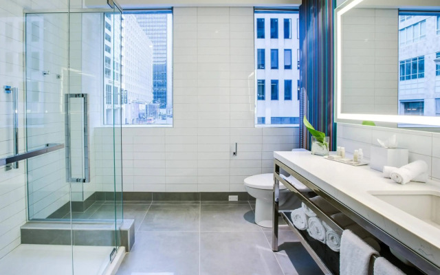 Renaissance Montreal Downtown Hotel