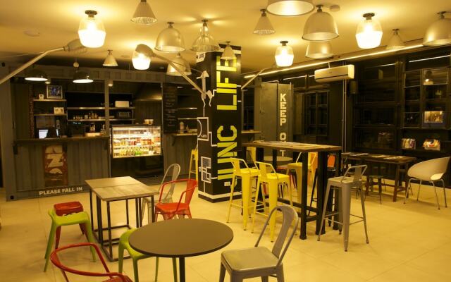 Makati Junction Hostels