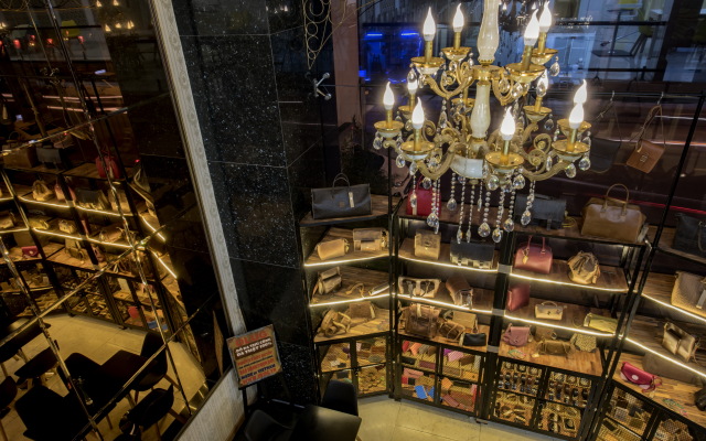 Golden Crown Hotel Saigon