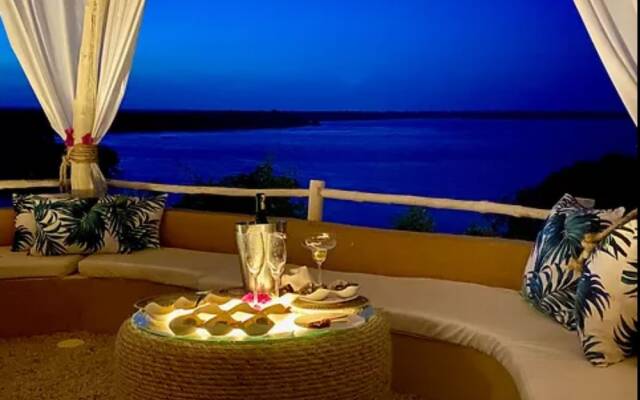 Rock And Sea Resort,baobab Suite