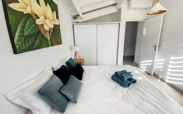 Marina Beach 2, between Anse Marcel marina and beach