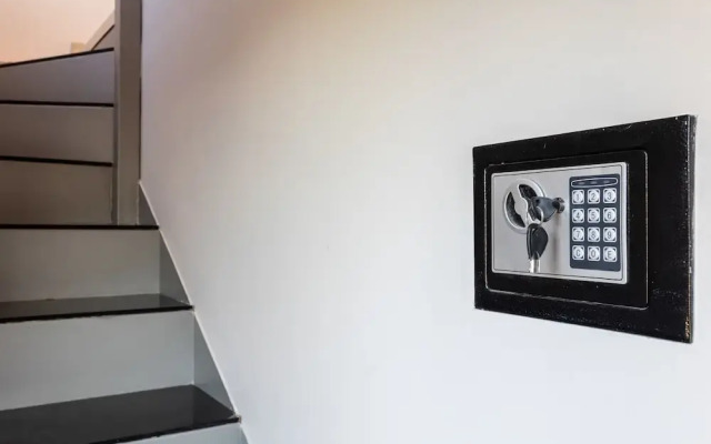 Ventiri Lofts - Luxury Duplex w Private Garden