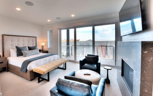 3br/3ba Stunning  In Canyons Village 3 Bedroom Condo by RedAwning