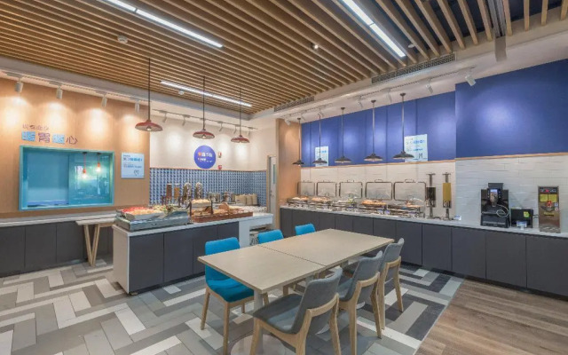 Holiday Inn Express Shanghai Jiading Center by IHG