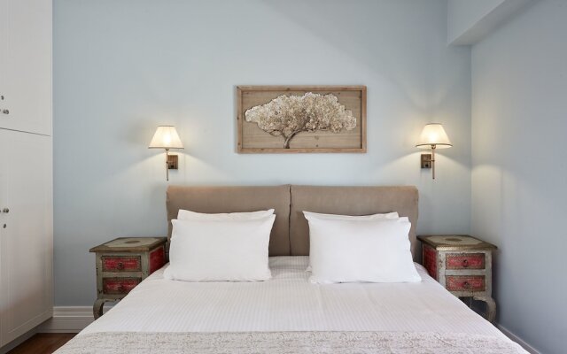 Fabulous 3BD Apt close to Kalimarmaro