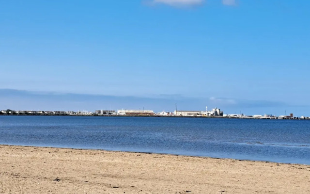 Charming 1-bed Apartment in Troon