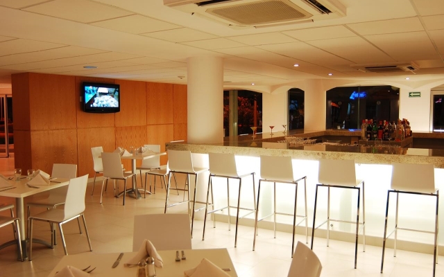 Adhara Express Hotel