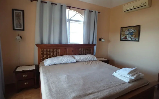 Great Privacy 3 Bedroom Villa Near the Beach