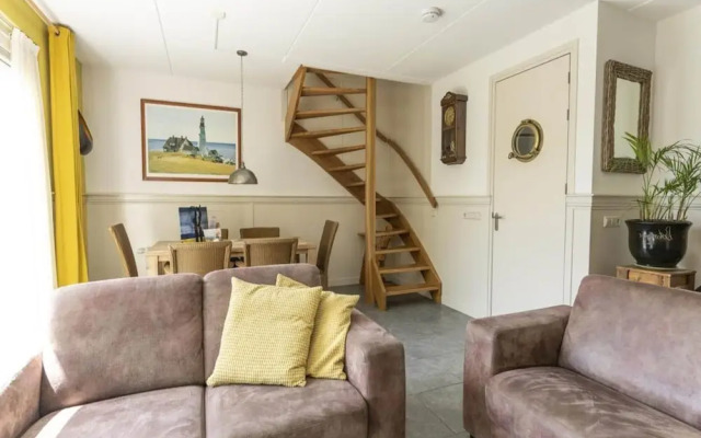 Detached 6 Pers Holiday Home