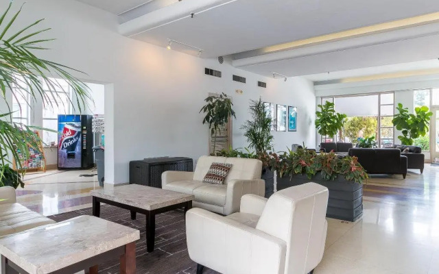 Tropics Hotel
