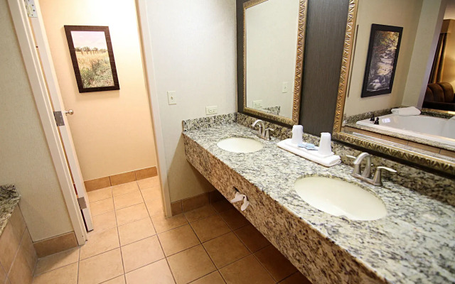 C'mon Inn Hotel & Suites