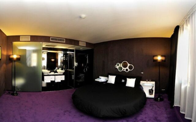 Plaza V Business and SPA