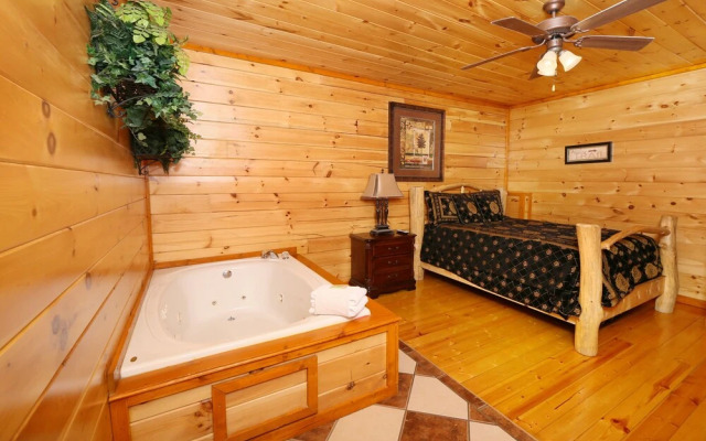 Family Valley Lodge - Six Bedroom Cabin