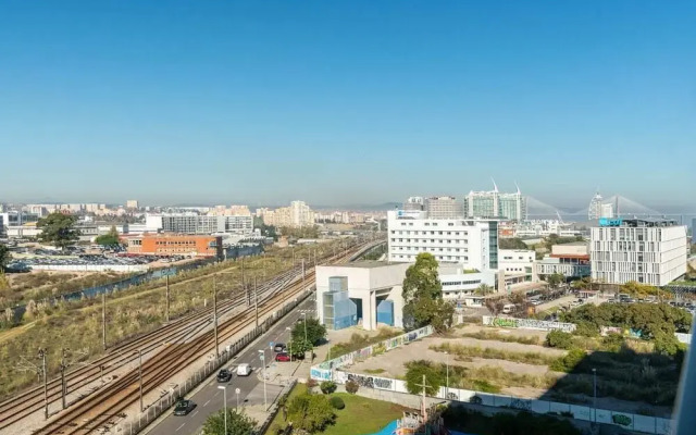 Modern 2 Bedroom Apartment With Balcony and Amazing Views