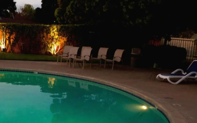 Coral Reef Inn & Suites